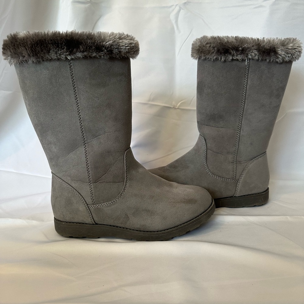 Cat & Jack size 4 boots new never worn grey